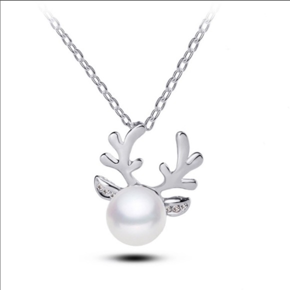 ⭐️Pearl Antler Reindeer Necklace - Picture 1 of 1